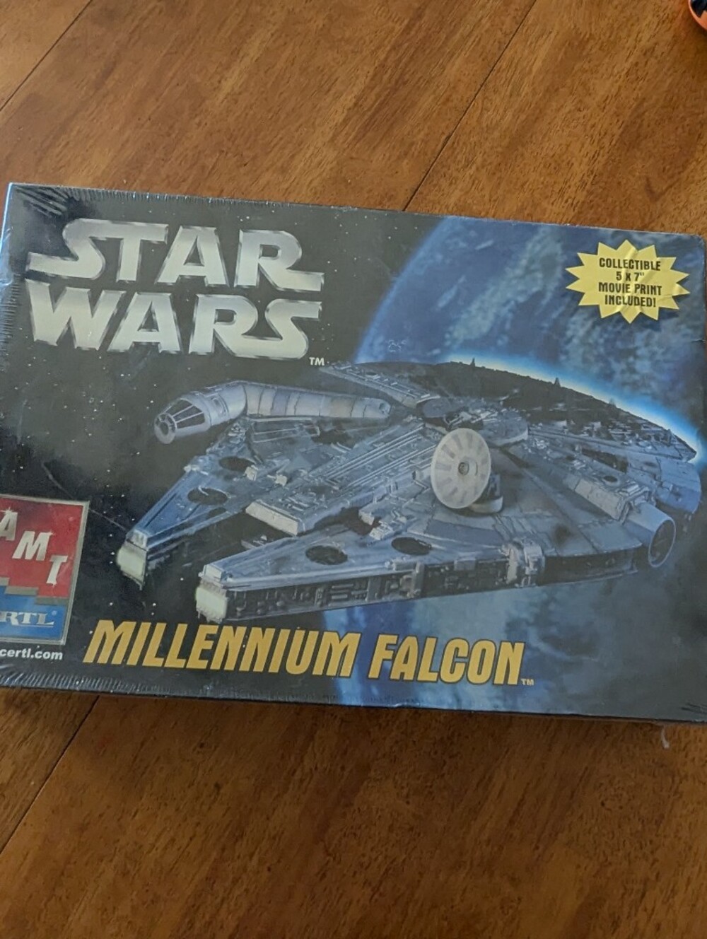 NIB Vintage Star Wars Millennium Falcon AMT ERTL Model Kit Sealed